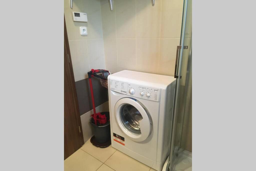 Prijemny Apartman Krovi V Rodinnem Domku Se Sdilenym Bazenem, Terasou A Zahradou Esterno foto