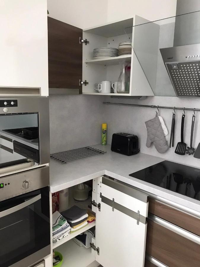 Prijemny Apartman Krovi V Rodinnem Domku Se Sdilenym Bazenem, Terasou A Zahradou Esterno foto