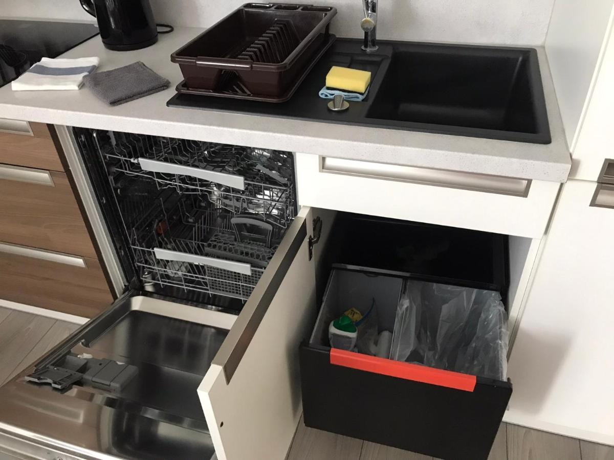 Prijemny Apartman Krovi V Rodinnem Domku Se Sdilenym Bazenem, Terasou A Zahradou Esterno foto