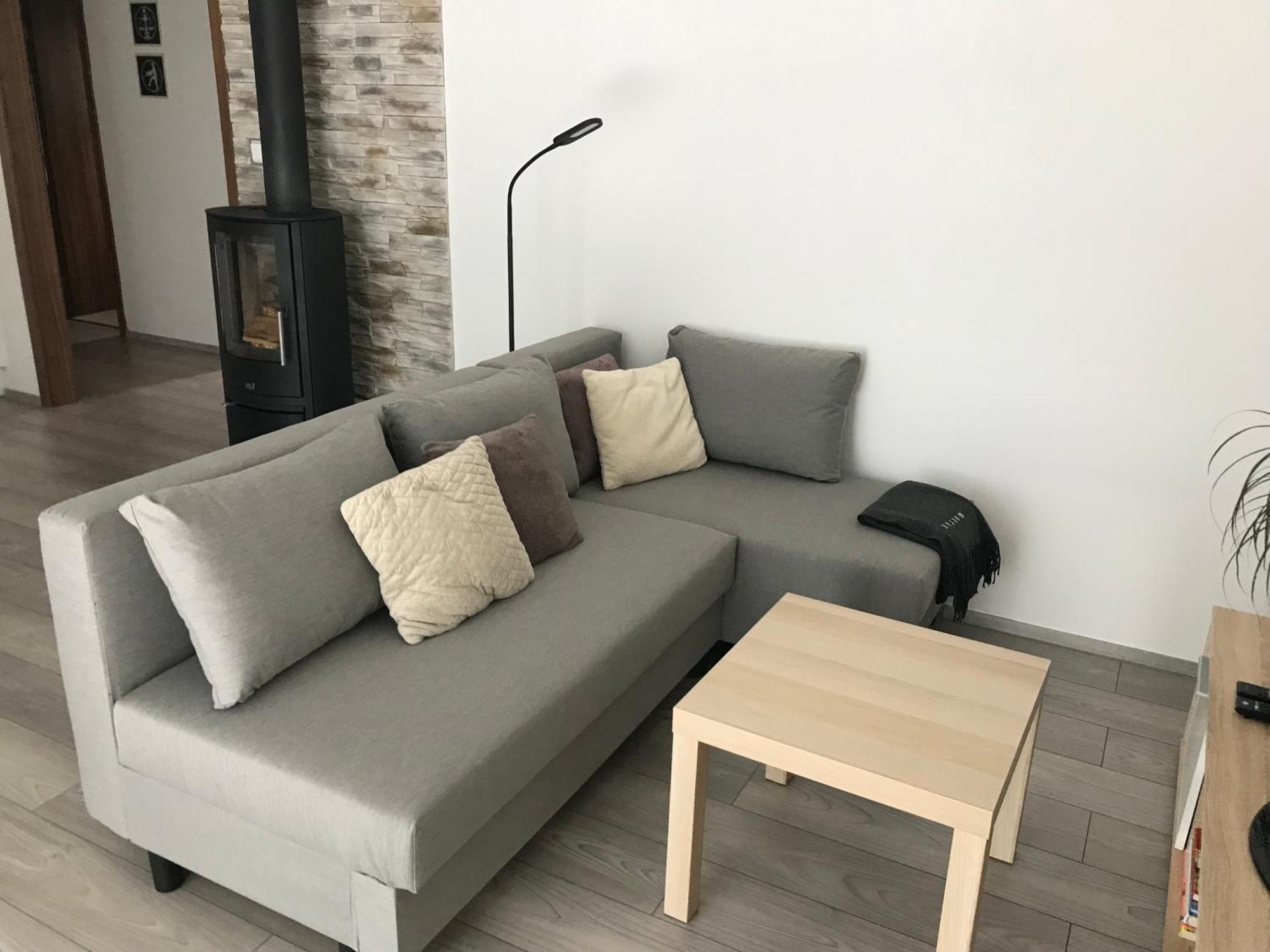 Prijemny Apartman Krovi V Rodinnem Domku Se Sdilenym Bazenem, Terasou A Zahradou Esterno foto