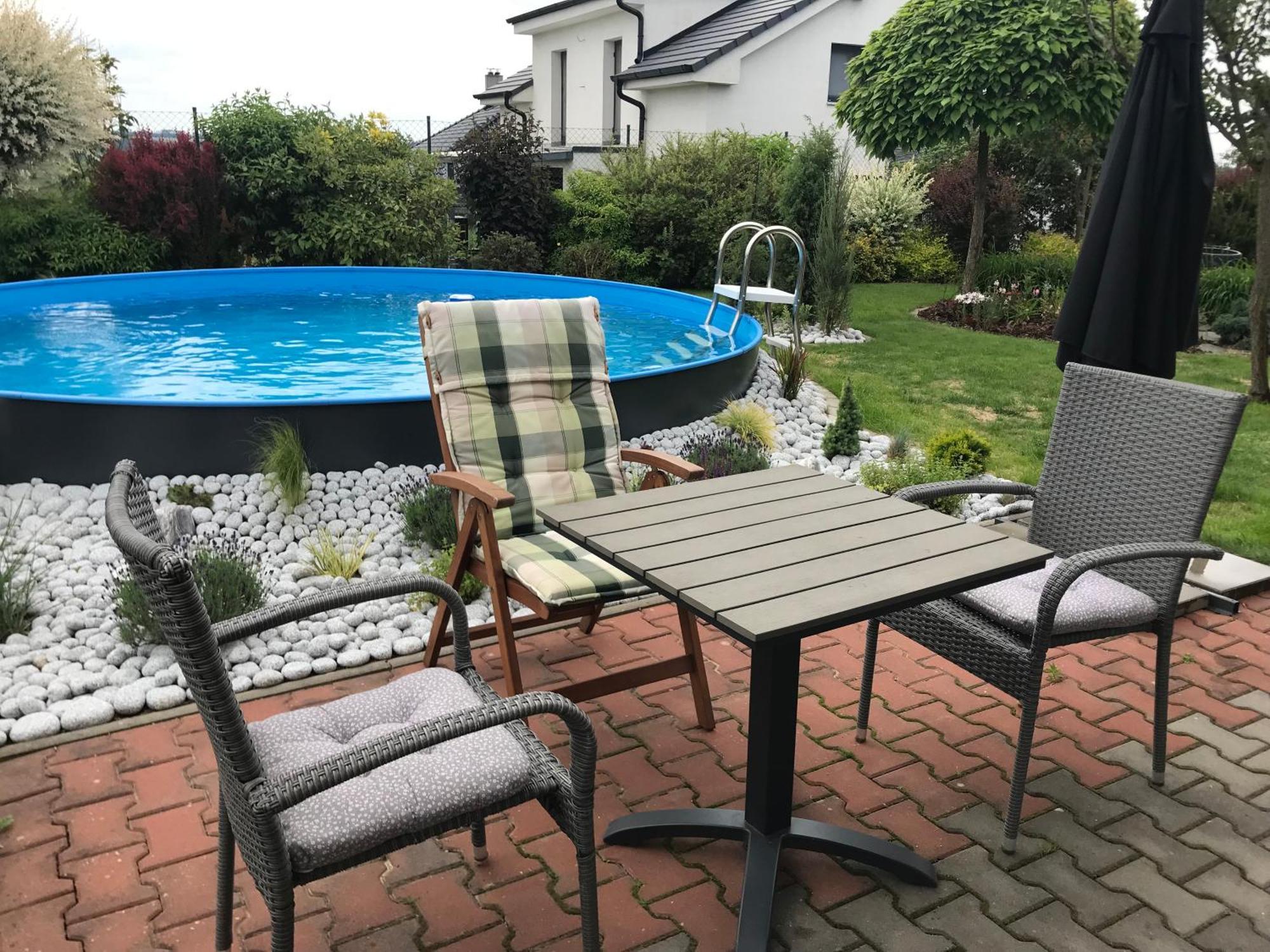 Prijemny Apartman Krovi V Rodinnem Domku Se Sdilenym Bazenem, Terasou A Zahradou Esterno foto