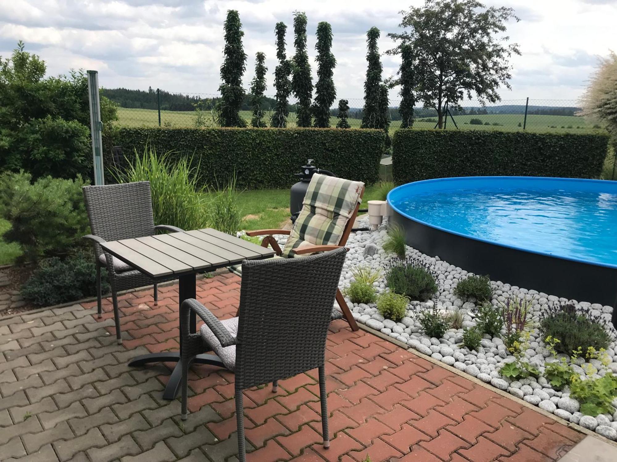 Prijemny Apartman Krovi V Rodinnem Domku Se Sdilenym Bazenem, Terasou A Zahradou Esterno foto
